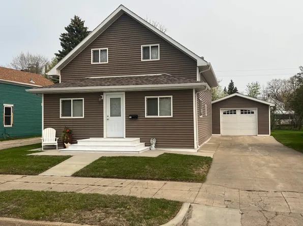 409 3rd St SE, Rugby, ND 58368