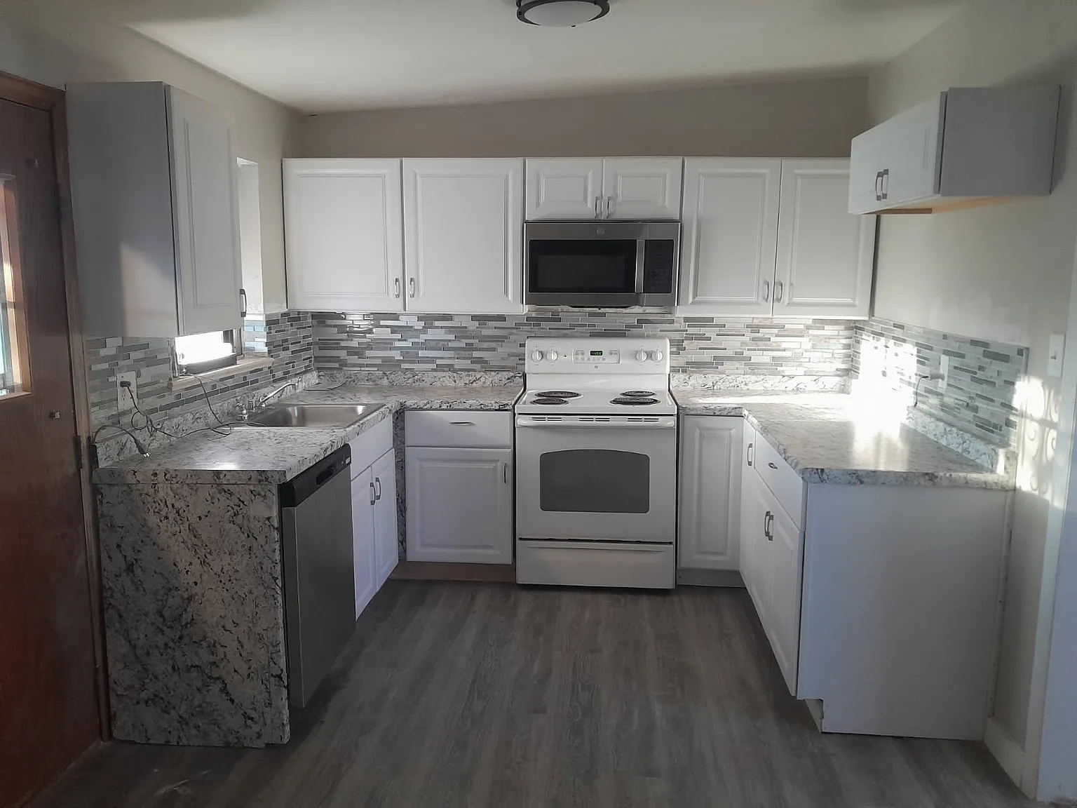 4 bed, 1570 sqft, $2,575 — Photo 3