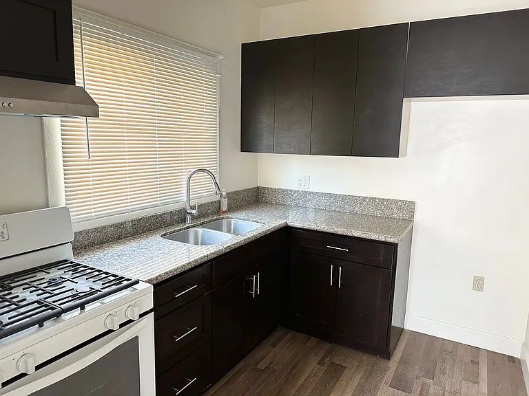 541 W 5th St #208 — Photo 4