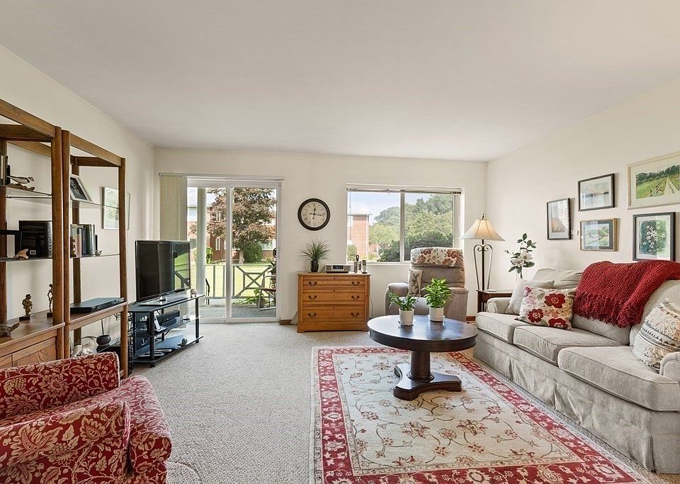 1st image of 27 Bayberry Dr APT 1
