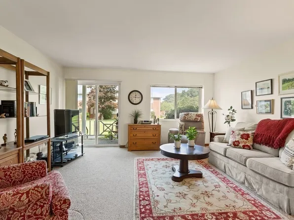 27 Bayberry Dr APT 1, Sharon, MA 02067