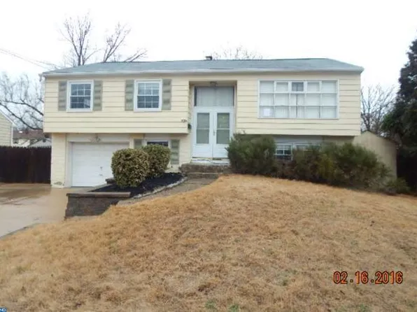325 Monroe Ave, Edgewater Park, NJ 08010