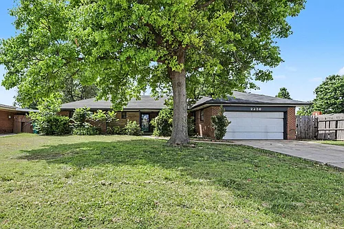 2236 SW 59th Pl Photo 1