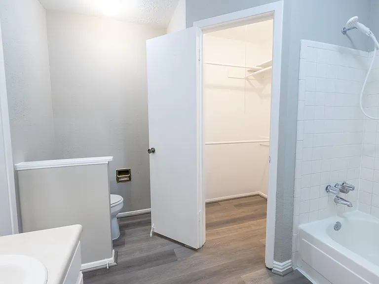 6542 Bridgegate Dr — Photo 24