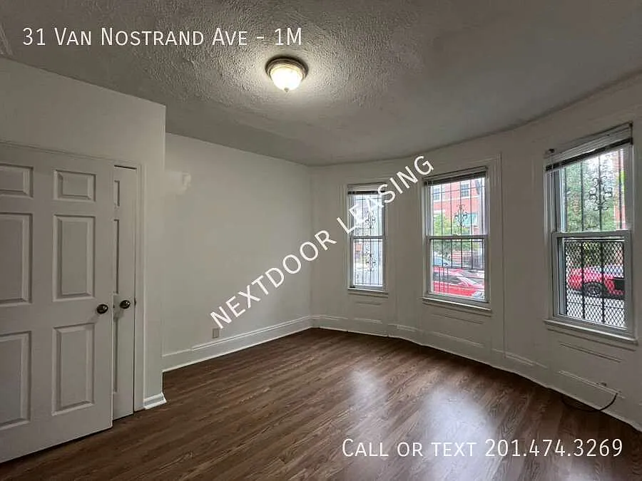 31 Van Nostrand Ave — Photo 4