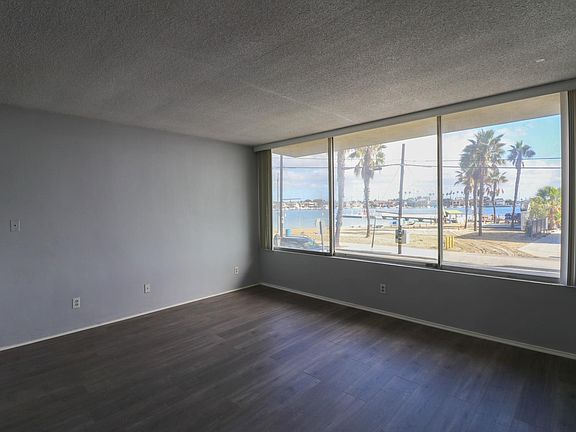 3rd image of 15 54th Pl APT 1