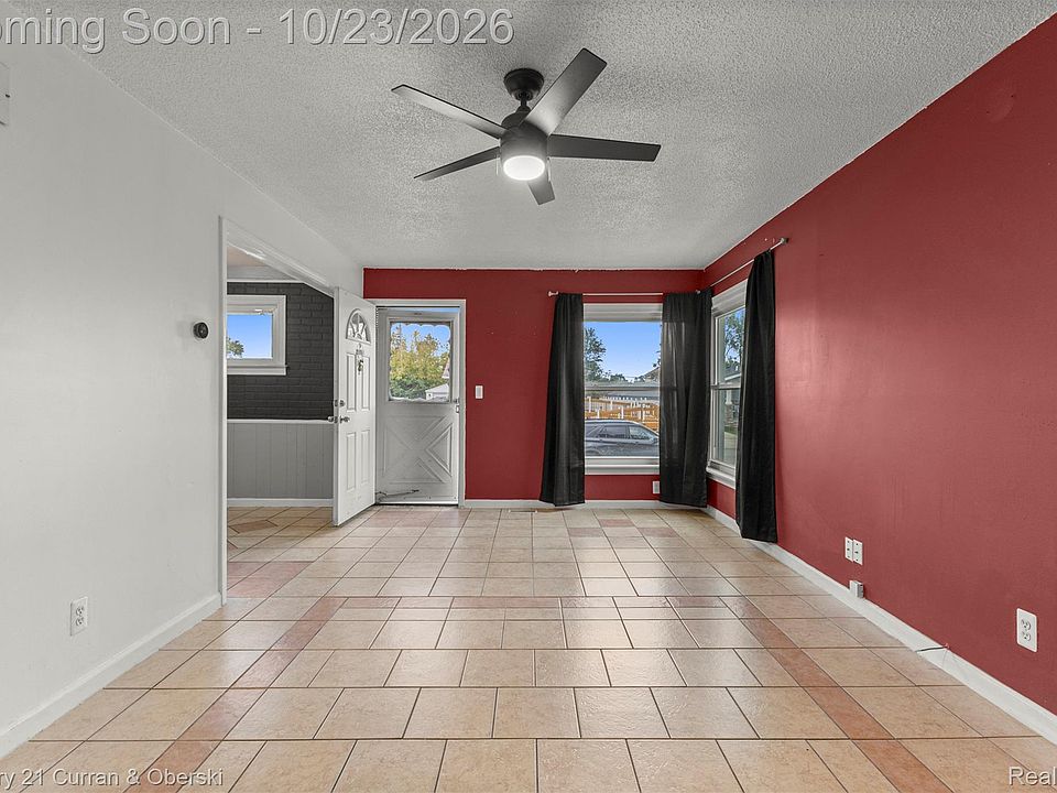 1273 Grant Ave, photo 3