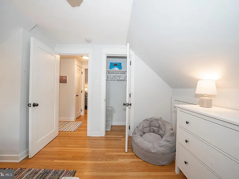 533 Monument Ave — Photo 26