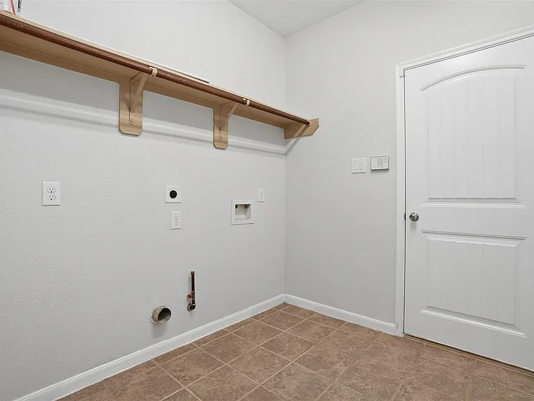 11126 Celano Dr — Photo 25
