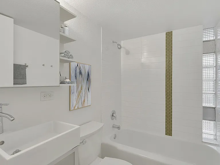 825 Dahlia — Photo 6