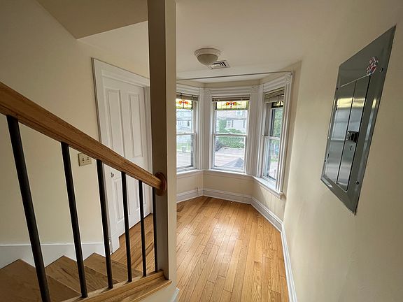 5th image of 307 Colchester Ave #307B