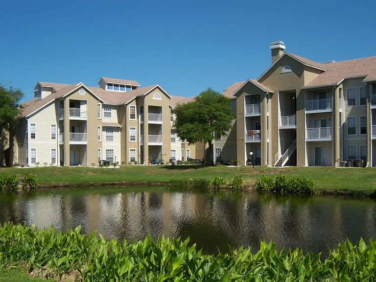 Lighthouse Bay Apartment Homes — Photo 12