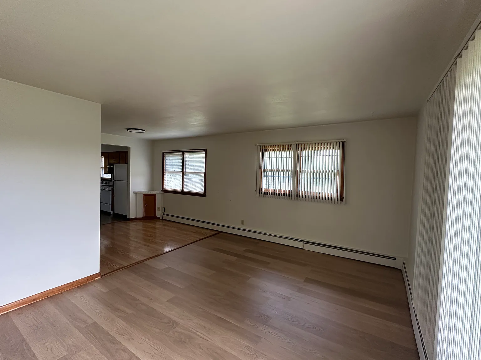 2 bed, 1000 sqft, $1,400 — Photo 3