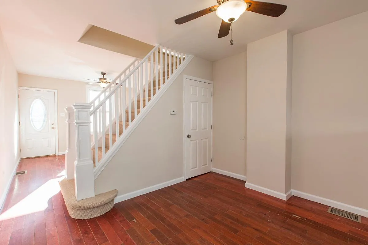 3 bed, 750 sqft, $1,900 — Photo 4
