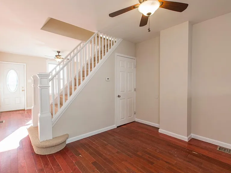 2826 Mercer St — Photo 4