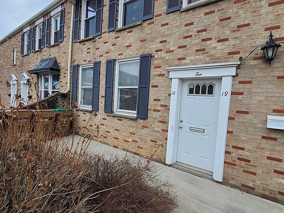 2nd image of 10 Wayne Ter APT 18