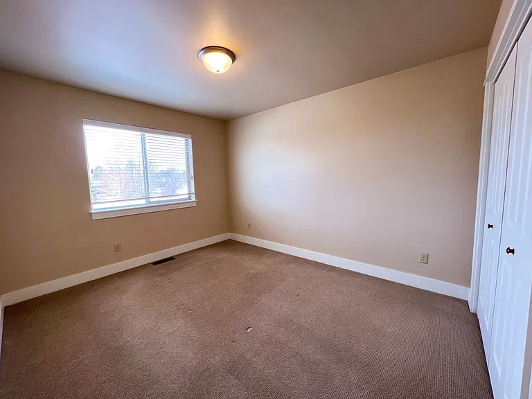 2777 Hedgerow Ct — Photo 5