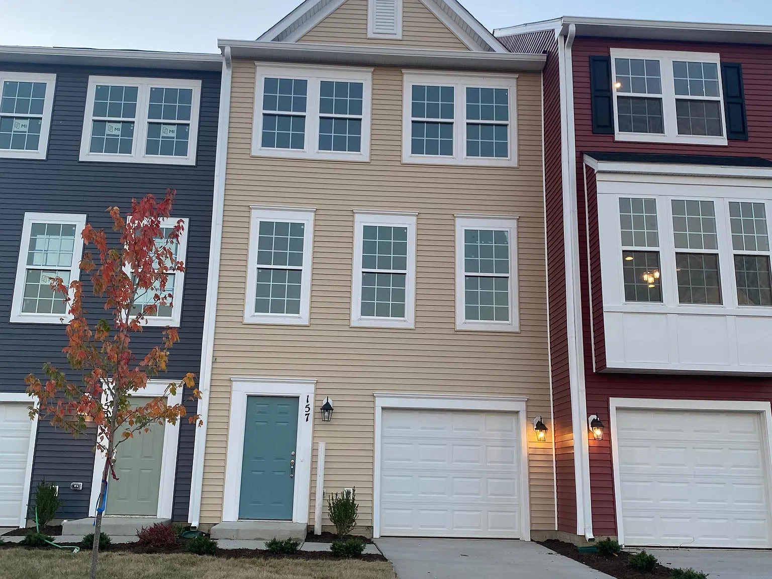 3 bed, 2.5 bath, 1850 sqft, $2,200 — Photo 1