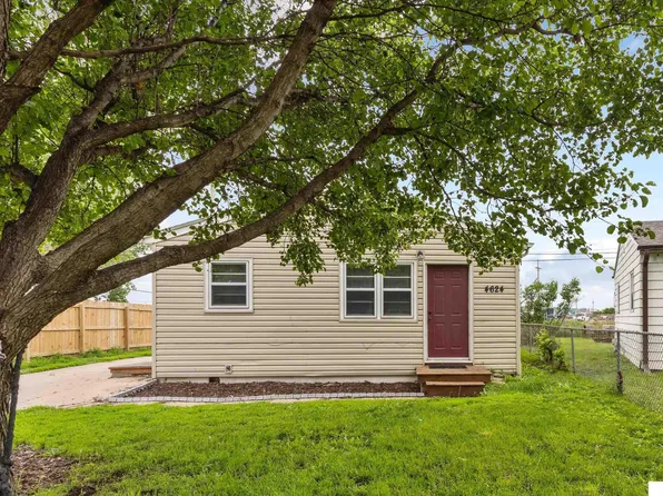 4624 S 63rd St, Omaha, NE 68117