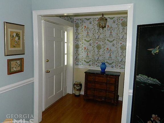 3rd image of 637 Evergreen Dr