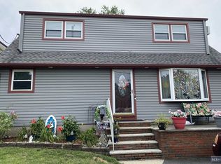 38 Rudolph Ave FLOOR 2, Elmwood Park, NJ 07407