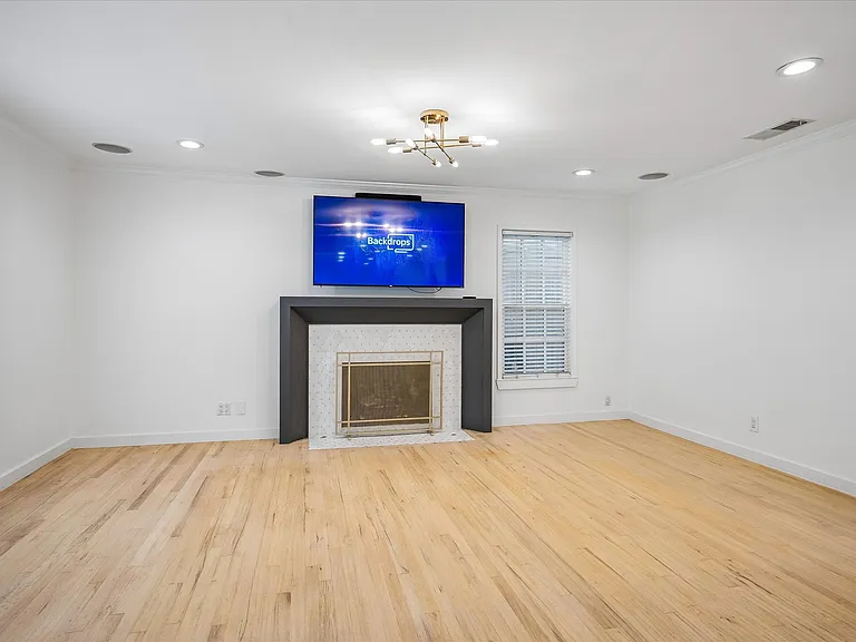 6312 Malcolm Dr — Photo 4