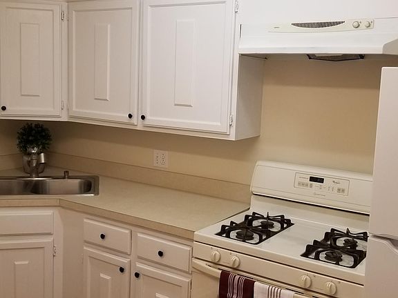 3rd image of 5 Echo Ct APT 8