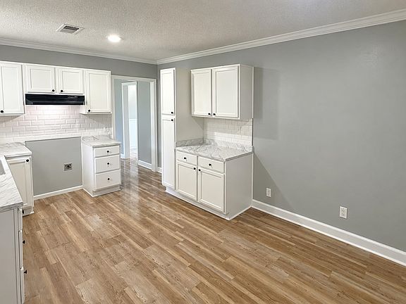 3rd image of 964 Winchester Rd