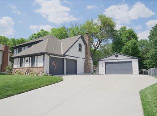 1744 E Sleepy Hollow Dr, Olathe, KS 66062