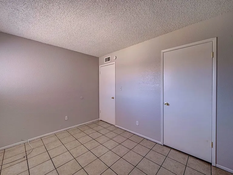 371 N Williams St — Photo 20