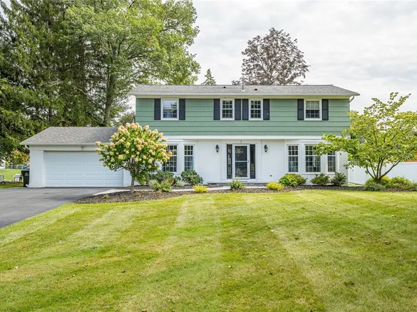 3 Rensselaer Dr, Pittsford, NY 14534
