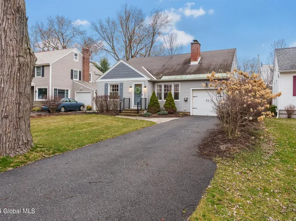 1424 Via Del Mar, Niskayuna, NY 12309