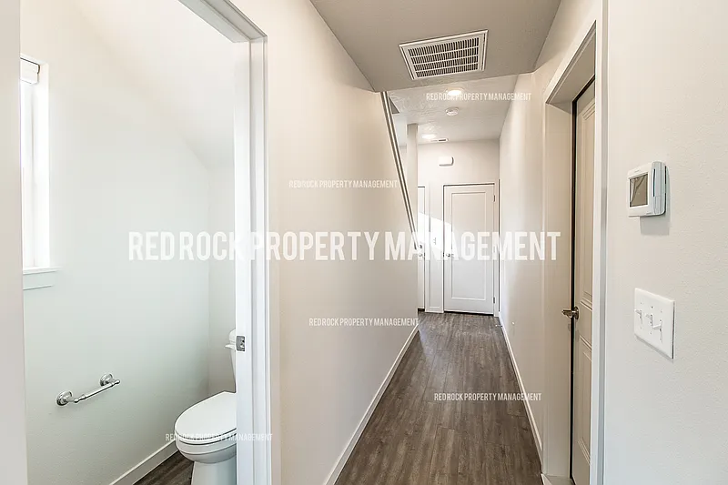 3 bed, 2.5 bath, 1490 sqft, $1,995 — Photo 2