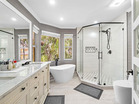 4th image of 5294 10th Fairway Drive