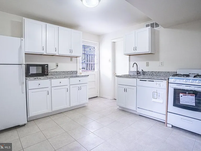 4510 Washington Blvd #B1 — Photo 11