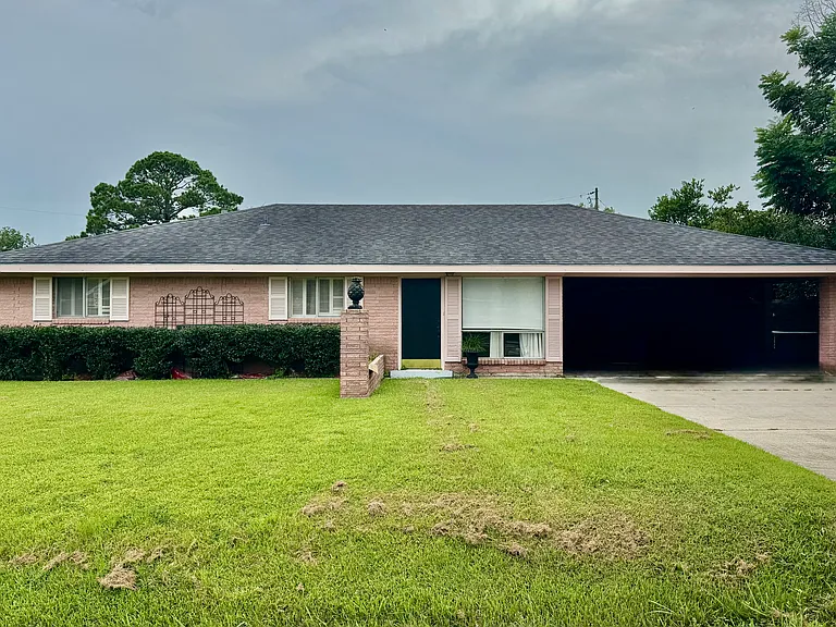 211 N William Dr — Photo 1