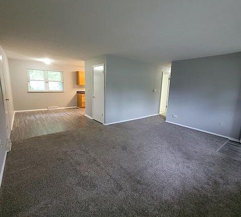 4th image of 527 Smith St