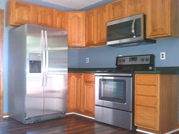 3rd image of 561 Oakdale Dr
