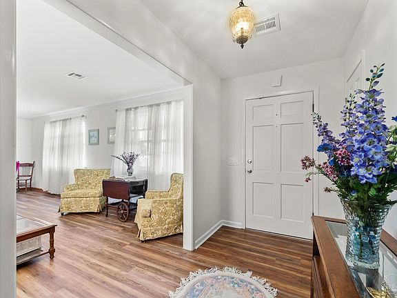 5th image of 3013 Christine St