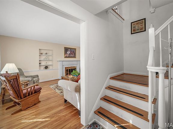 3rd image of 801 Fairdale Ave