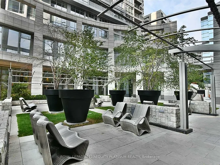 2191 Yonge St #2703 — Photo 14