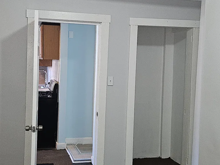 140 Lester Ave #1 — Photo 5