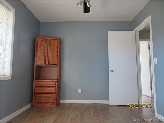 12th image of 1133 Oak Ave
