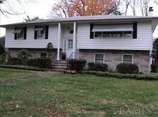 23 Rowley Rd, Poughkeepsie, NY 12601