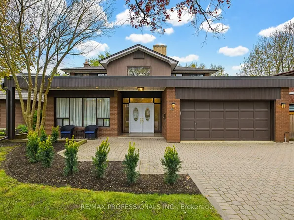 26 Neilor Cres, Toronto, ON M9C 1K4