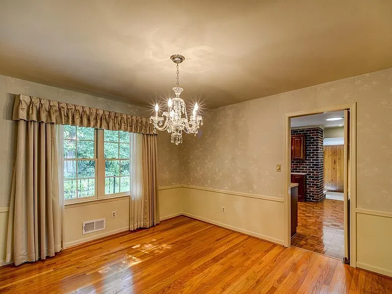 3500 Sloan Ct — Photo 5