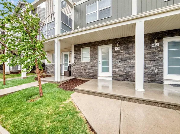 608 N Redstone Vw NE, Calgary, AB T3N 0M9