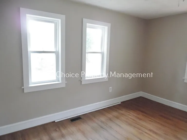 115 E Beattie St — Photo 12