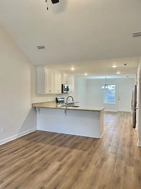 3 bed, 1200 sqft, $1,250 — Photo 4