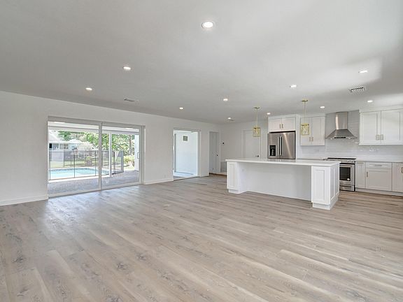 5th image of 4586 Ellwood Drive